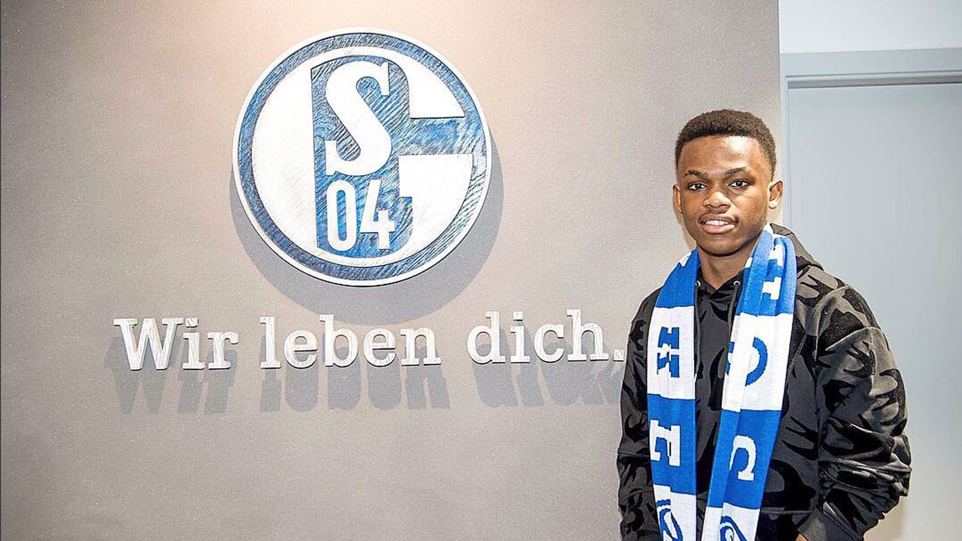 色的前锋往 色的前锋往