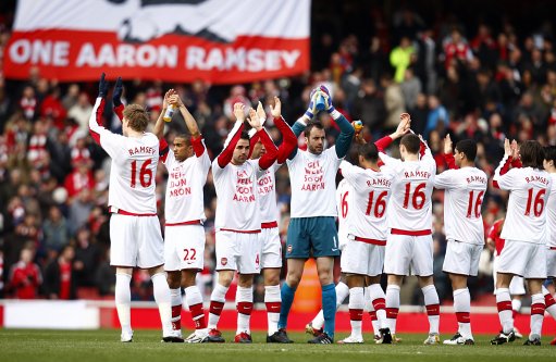 球迷情绪深 球迷情绪深